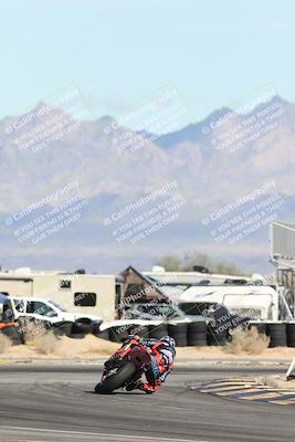 media/Nov-16-2025-Race Pace (Sun) [[8c5fa54630]]/Non Verified Riders (1st 20 Minutes)/4-Turn 16 (1116am)/